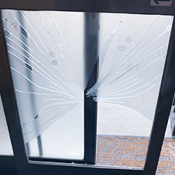 京都府京都市伏見区　玄関ドアのガラス割れ替え